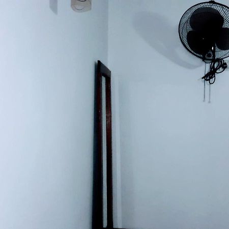Black And White Kandy Guest House 02 Deiyannewela Экстерьер фото