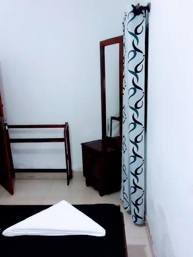 Black And White Kandy Guest House 02 Deiyannewela Экстерьер фото