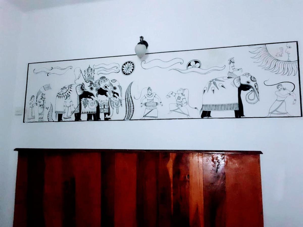 Black And White Kandy Guest House 02 Deiyannewela Экстерьер фото