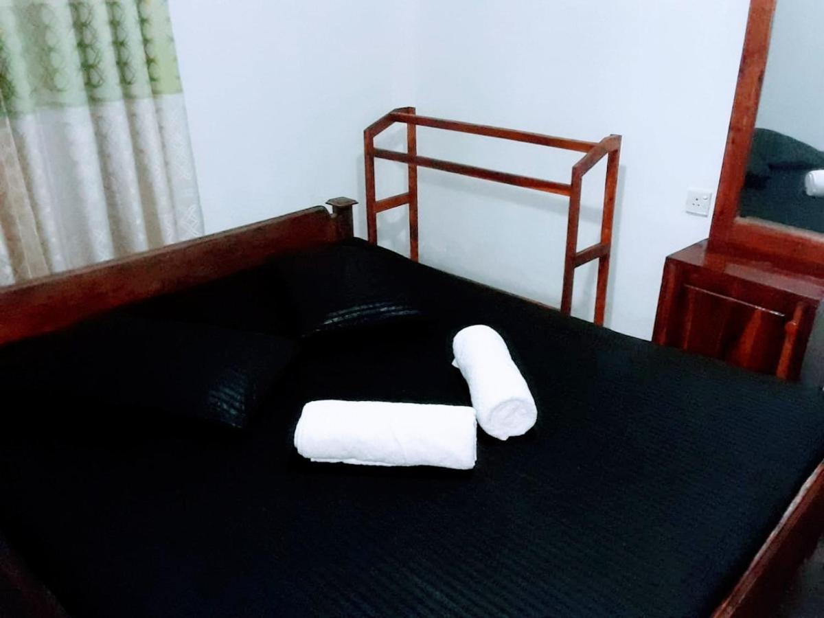 Black And White Kandy Guest House 02 Deiyannewela Экстерьер фото