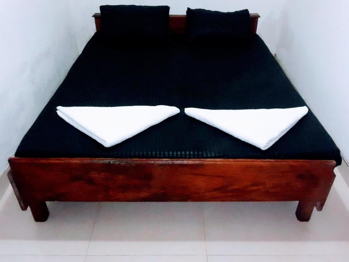 Black And White Kandy Guest House 02 Deiyannewela Экстерьер фото