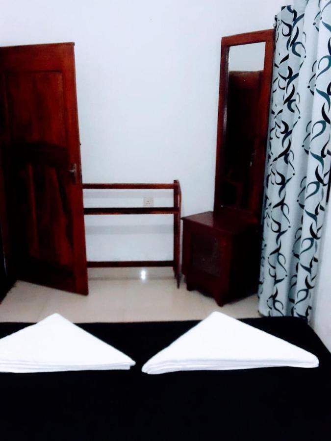Black And White Kandy Guest House 02 Deiyannewela Экстерьер фото