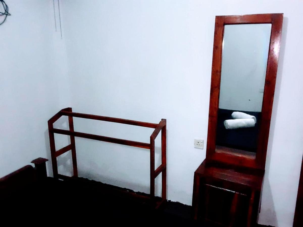 Black And White Kandy Guest House 02 Deiyannewela Экстерьер фото