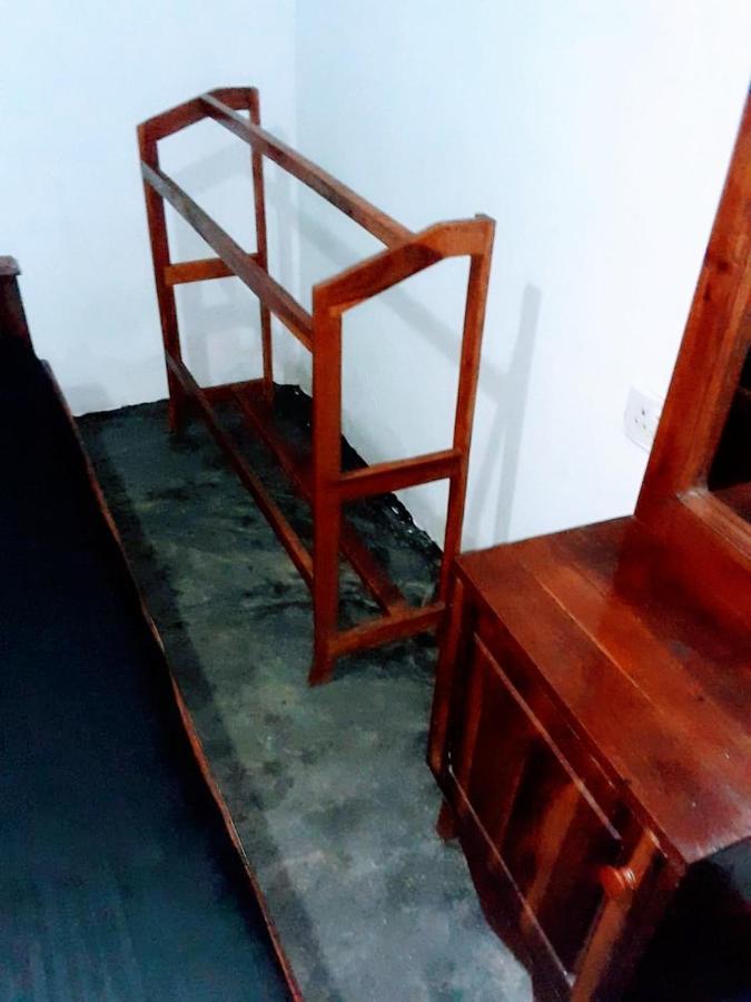 Black And White Kandy Guest House 02 Deiyannewela Экстерьер фото
