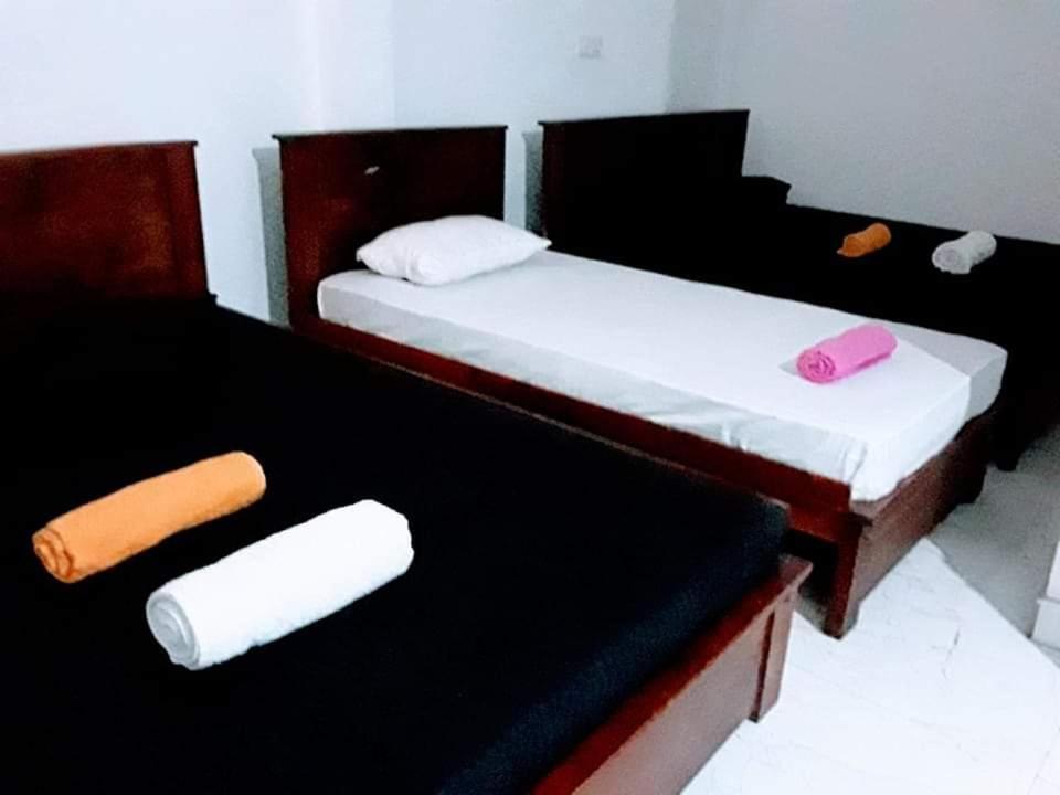 Black And White Kandy Guest House 02 Deiyannewela Экстерьер фото